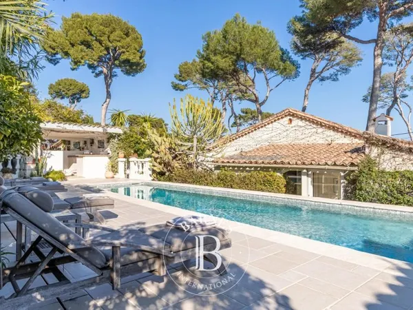 CAP D'ANTIBES - VILLA AU CALME - 4 CHAMBRES