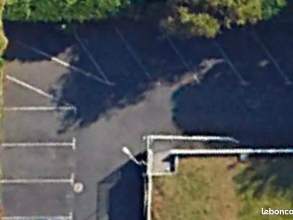 Place de parking extérieur