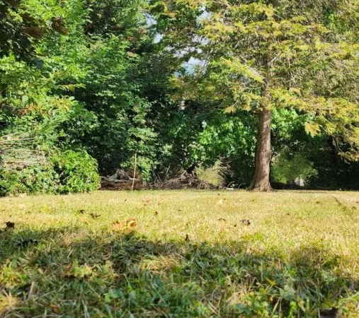 Terrain à bâtir de 651 m² à BOUSSY-SAINT-ANTOINE (91)
