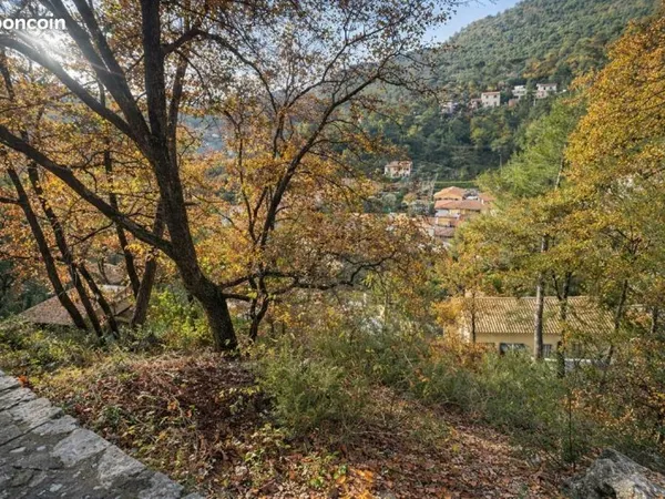 Terrain 1 600 m² Tourrette Levens