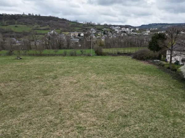 Terrain 2598 m²