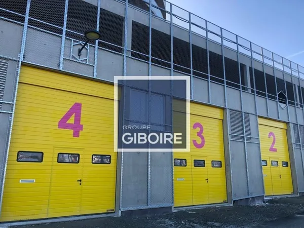 Local industriel 664 m²