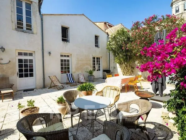 Maison 10 pièces 300 m²