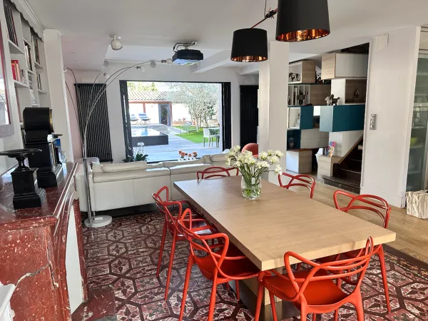 Vends maison rénovée avec piscine à débordement