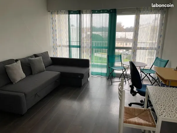 Location studio meublé 28 m2 Pessac