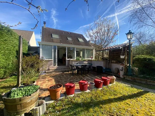 Maison familiale avec sous-sol total 5 pièces à vendre au Mée-sur-Seine - Réf. 205