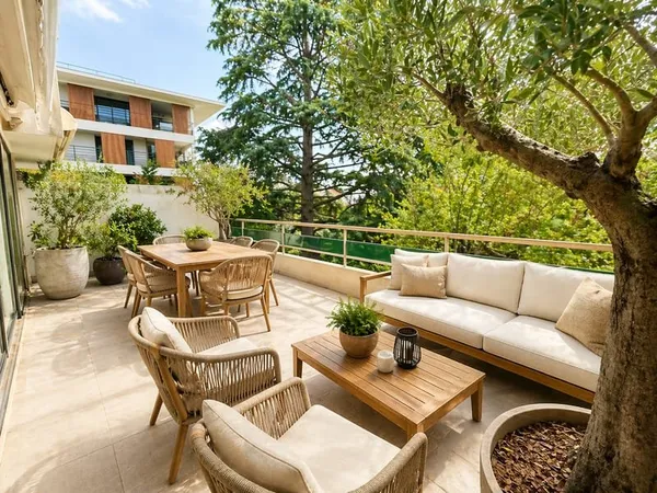 EXCLUSIVITE - Superbe 2 pièces en rez-de-chaussée avec terrasses, résidence sécurisée avec piscine