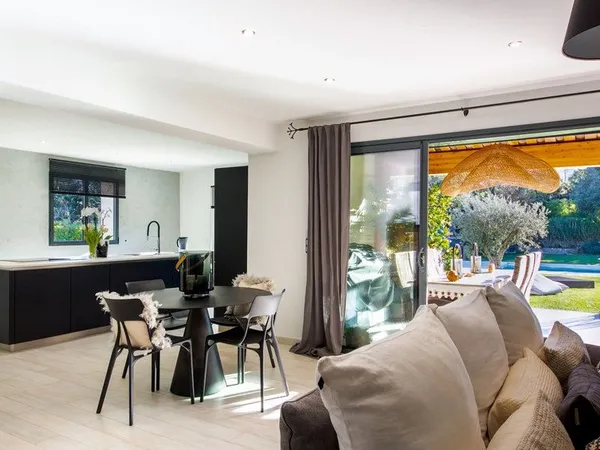Maison 6 pièces 220 m²