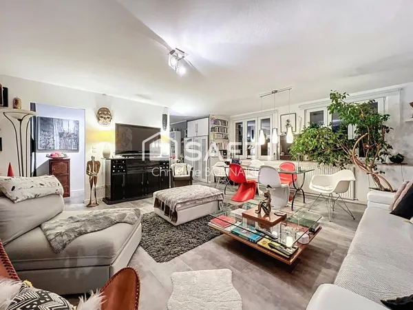 Grand appartement T3 , très bien situe avec cave, place de parking couvert