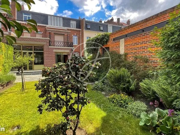 Maison 10 pièces 470 m²