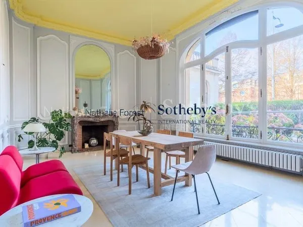 Maison 10 pièces 345 m²