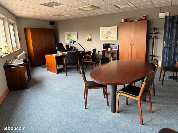 Bureau 35 m² climatisé - 690 /mois - parking - Sens