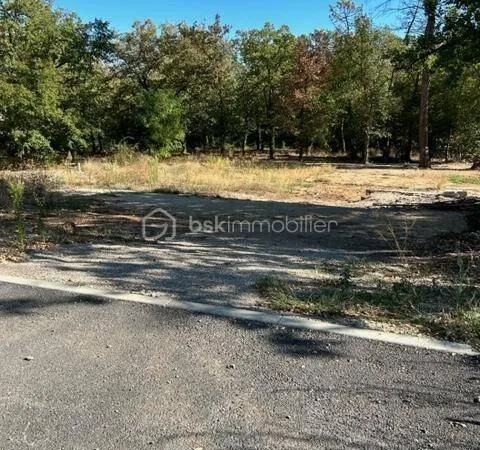 Terrain constructible 1189 m²