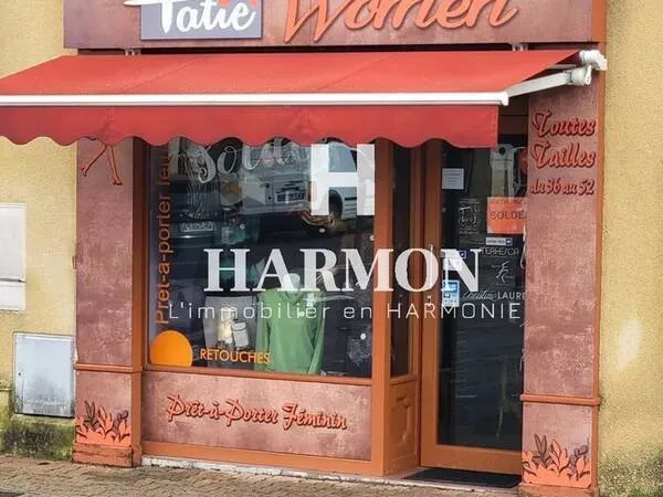 Harmon à vendre : fond de commerce local commercial au centre ville de Mirande