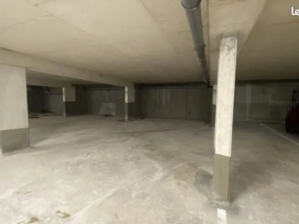 Parking/box 13 m² Istres