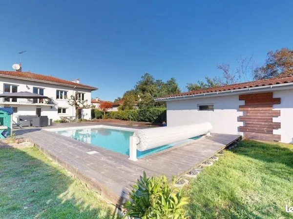 Propriété 7 pièces 161 m²