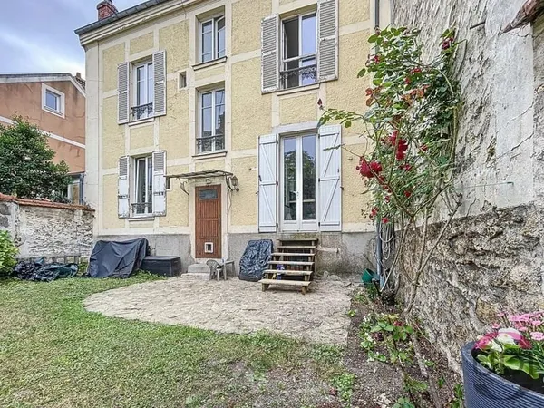 Hyper centre - Maison 7 pièces avec le charme de l'ancien