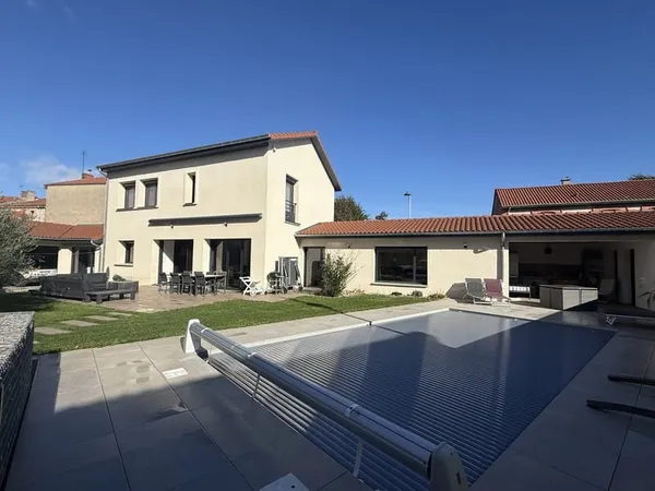 Exclusivité, rare à la vente maison de ville complétement ré