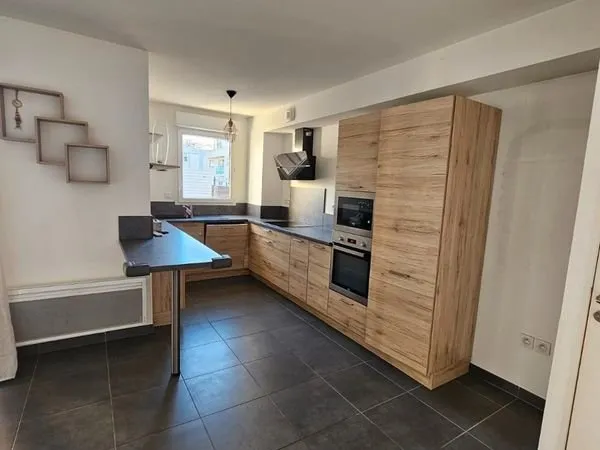 Appartement T4 récent Quartier euromed