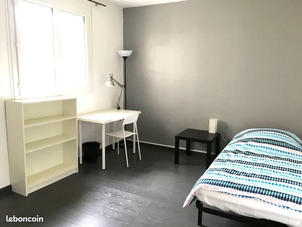 Colocation meublée au coeur de Saint-Quentin en Yvelines (1)