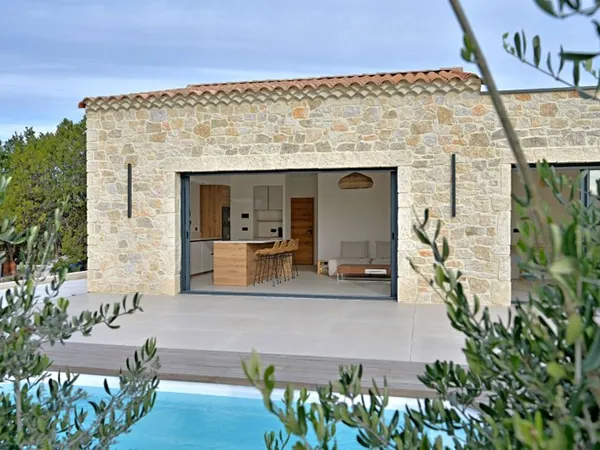 Maison contemporaine avec piscine proche Uzès