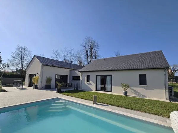 Très belle maison de plain-pied avec piscine située à NUCES