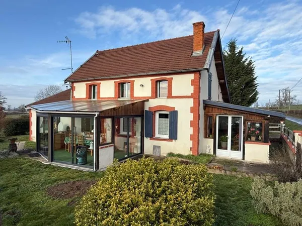 Maison 127 m2 + 2000 m2 terrain + dépendances + puits