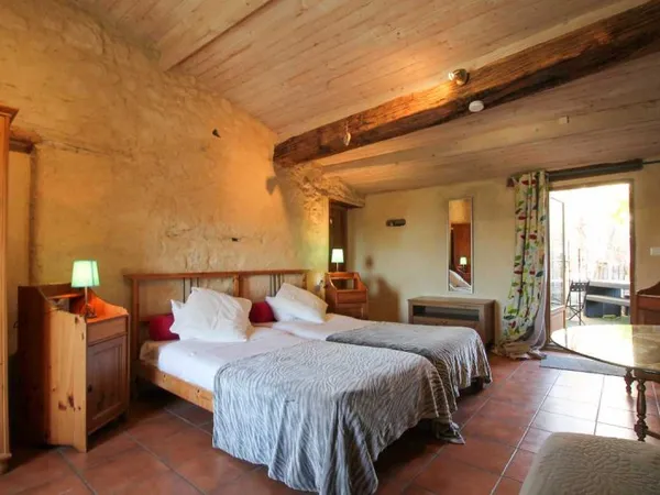 MAISON DE VILLAGE RENOVEE 7 PIECES 184 M² AVEC BALCONS AUX CHAMBRES, UN APPARTEMENT T2 INDEPENDANT D