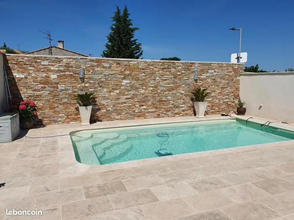 Maison de plain-pied 4 chambres, sans vis-à-vis, sur terrain de 470 m² avec piscine