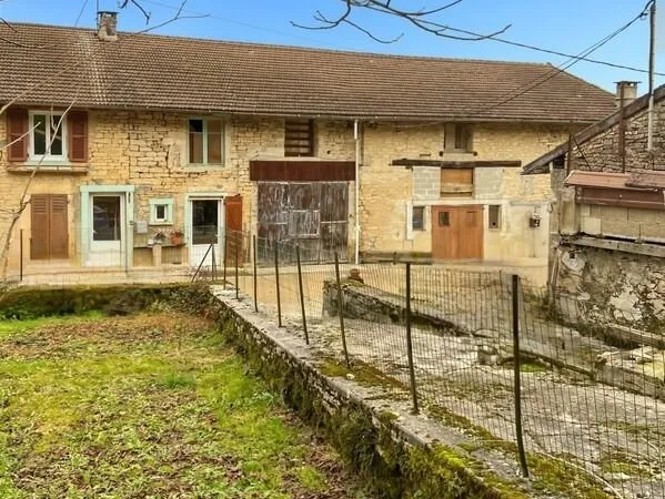 Maison à vendre 4 pièces VAL SURAN - 1.1 hectare de terrain