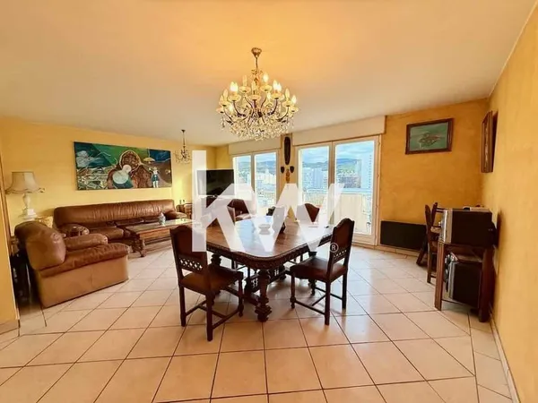 VENTE : appartement de 5 pièces (93 m²) à SAINT ETIENNE