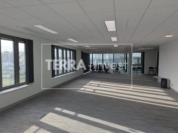 Bureaux 6 pièces 705 m²