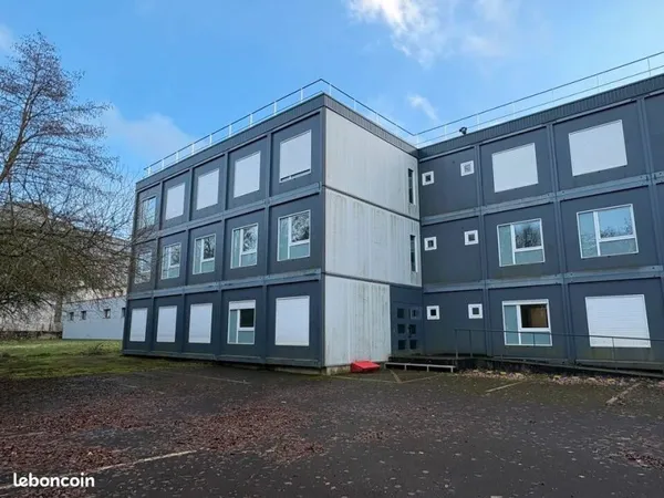 BUREAUX 1600 m² ÉTRELLES