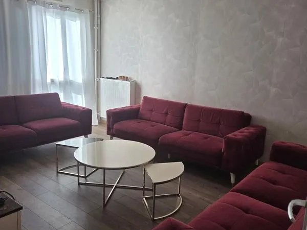 Appartement proche du stade G. Montpied, maison médicale, pharmacie, fournil, tram, 2 grands parcs