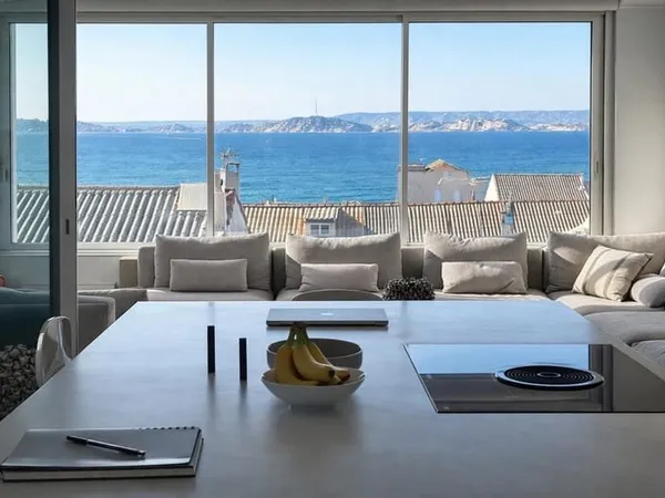 DUPLEX EN DERNIER ÉTAGE AVEC TERRASSES & VUE MER