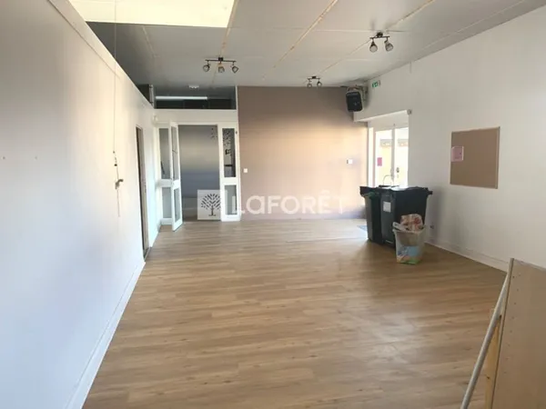 Local 2 pièces 183 m²