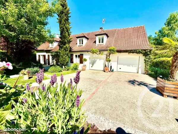 Pavillon 9 pièces 203 m²