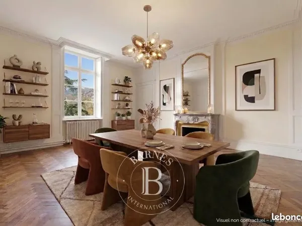 Appartement 7 pièces 256 m²