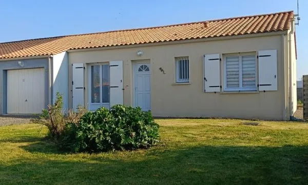 Maison de 83 m² à 30 min des plages et 7 min des commerces.