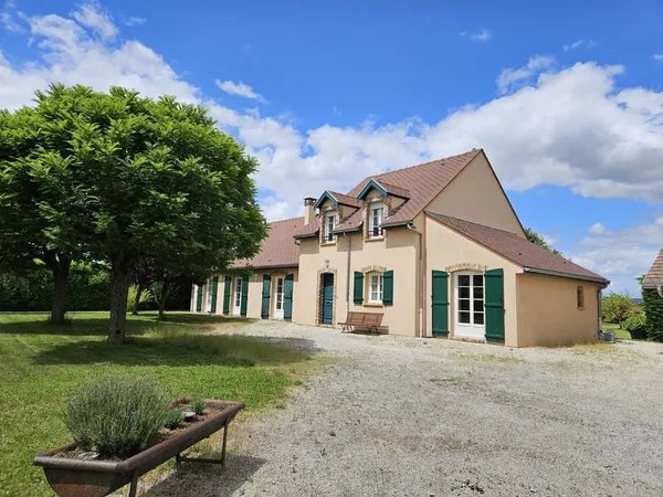 DANS VILLAGE VITICOLE A 5 MIN AU SUD DE BEAUNE