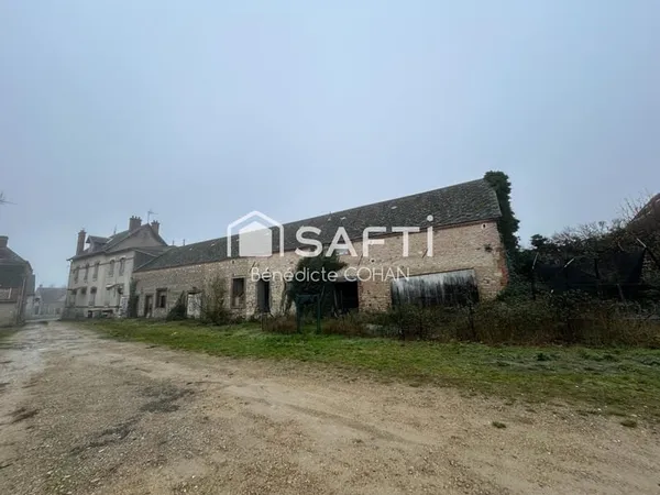 Ancienne maison bourgeoise à rénover d'environ 320 m2 avec 400 m2 de dépendance