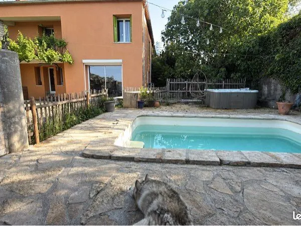 Maison rénovée 160 m² - 4 ch - piscine + terrain avec 6 garages - Alès