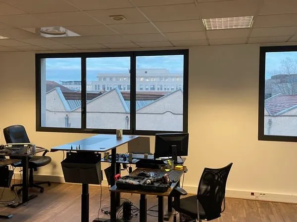 Villeurbanne - Bureau 100 m² - Site sécurisé, clim, bornes VE - Dispo immédiate