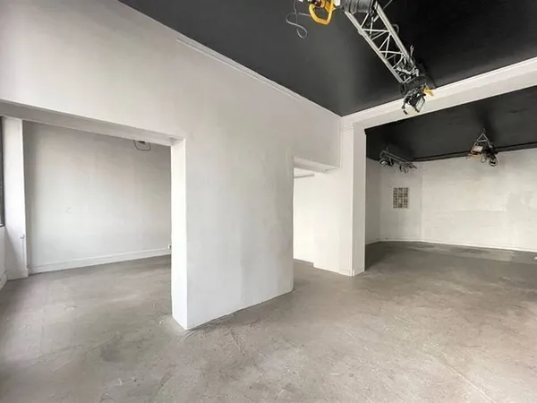 Boutique 2 pièces 212 m²