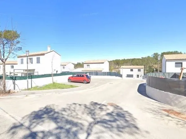 Terrain 177 m²