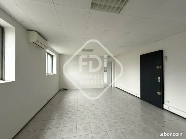 BUREAUX 110 m² MAUGUIO