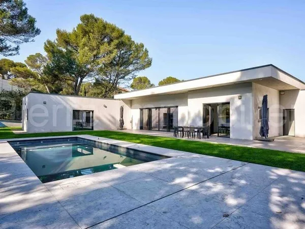 Maison 5 pièces 285 m²