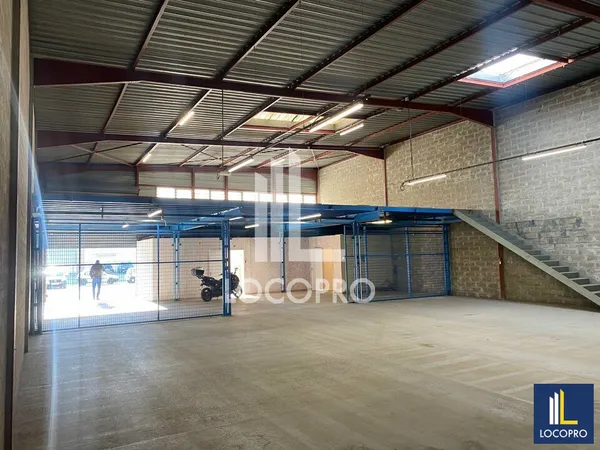 A LOUER - LOCAL D'ACTIVITÉ - 500 M² - CARROS
