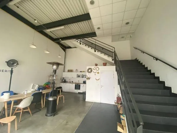 Local d'activité 693 m²