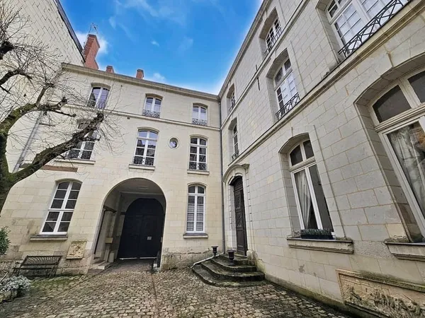 APPARTEMENT dans un ancien hotel particulier 18e